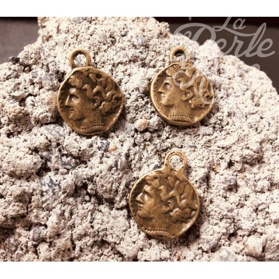 Pendentif sculpté sur les deux faces style tibétain - visage homme (1 pce)